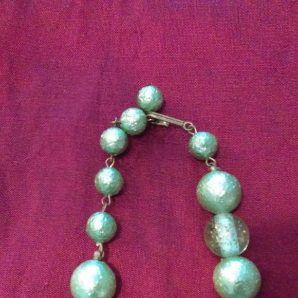 Light green beaded necklace vintage - Picture 2 of 3